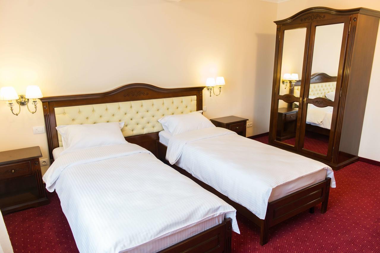 Hotel Dallas Negresti-Oas Buitenkant foto