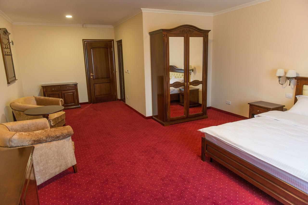 Hotel Dallas Negresti-Oas Buitenkant foto