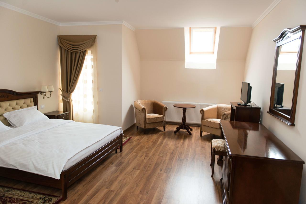 Hotel Dallas Negresti-Oas Buitenkant foto