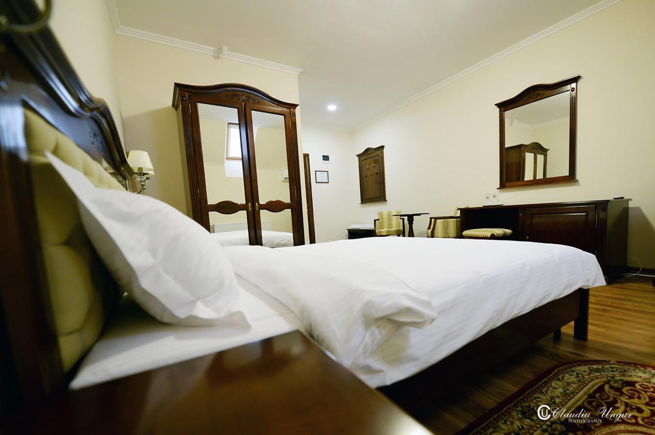 Hotel Dallas Negresti-Oas Buitenkant foto