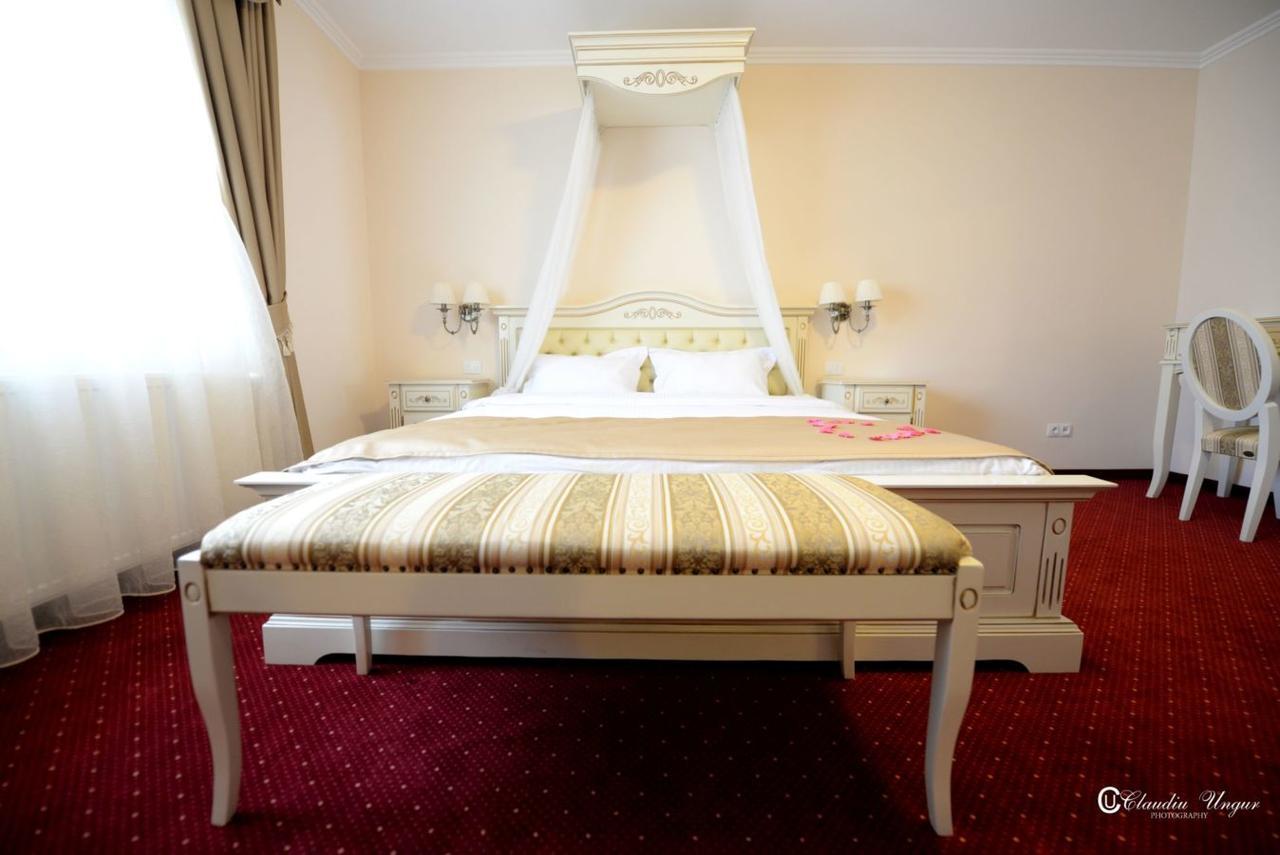 Hotel Dallas Negresti-Oas Buitenkant foto
