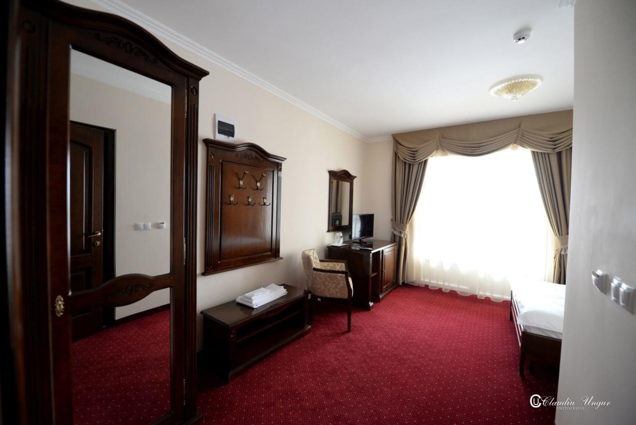 Hotel Dallas Negresti-Oas Buitenkant foto